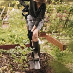 Fiskars Bêche Métal Ergonomic™ à Bord Pointu 7 Fiskars Bêche Métal Ergonomic™ à Bord Pointu -Terre Tendre Soldes Boutique 82239460 4